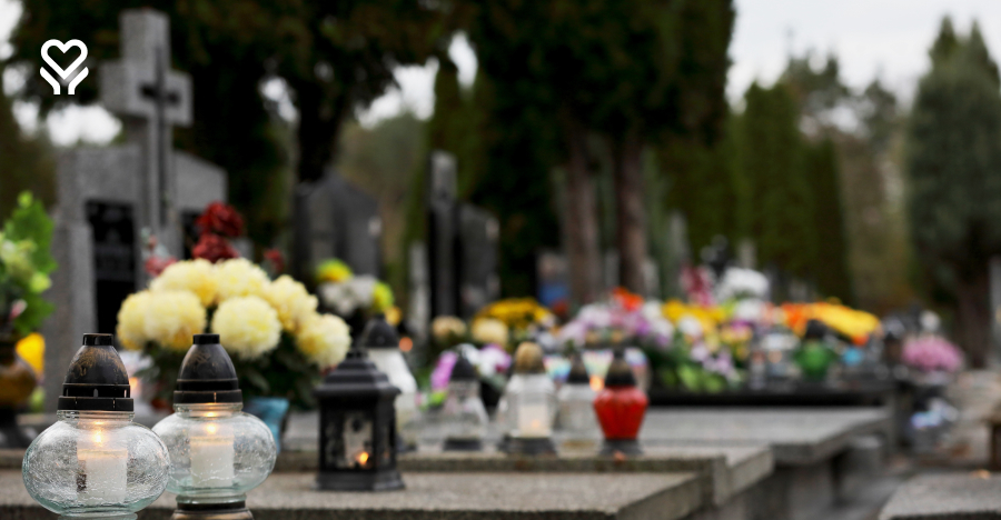 To miasto wspiera seniorów przed Wszystkimi Świętymi – darmowe porządkowanie grobów
